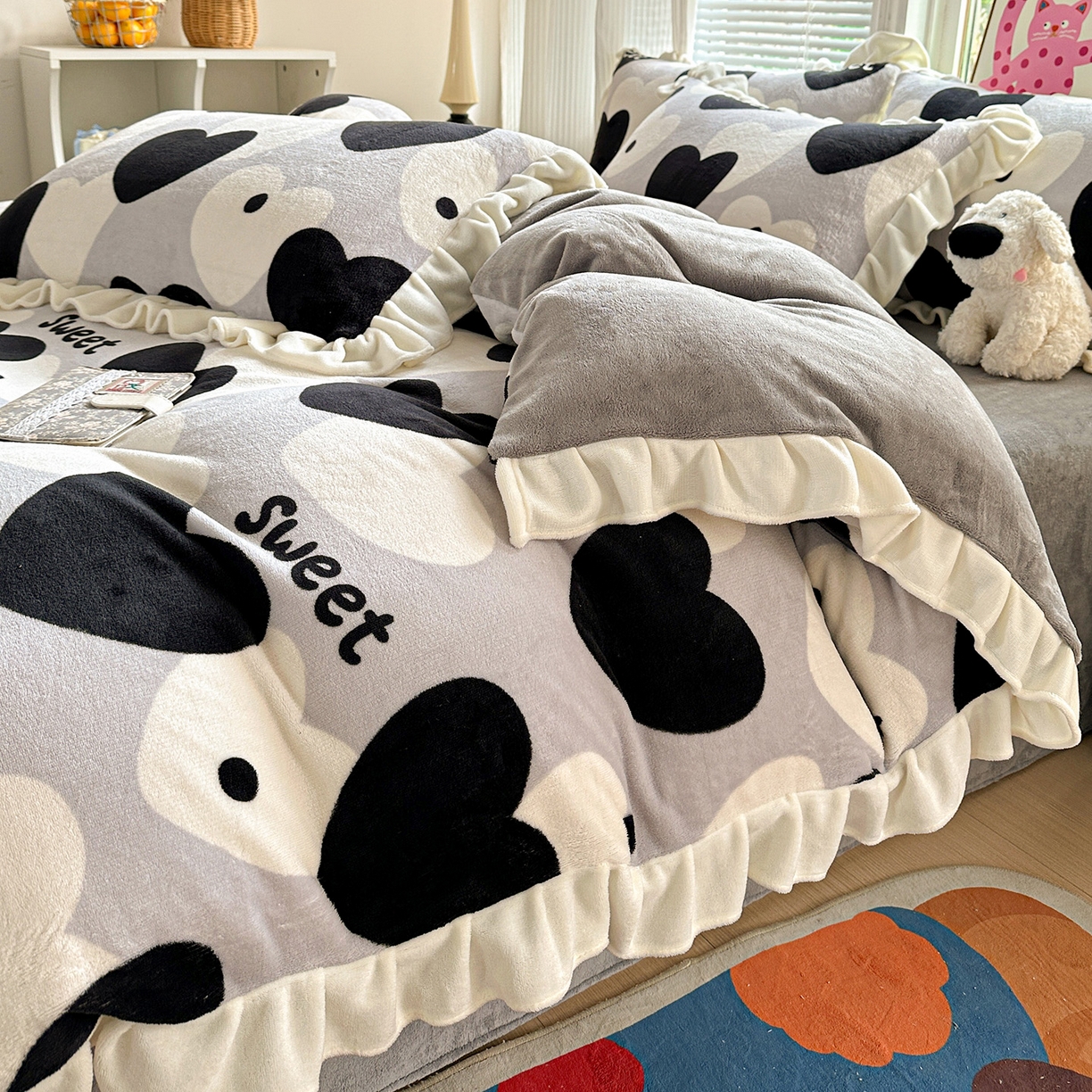 91家纺网 家纺一手货源 找家纺 N先生+V 13814689556 发大图/买家秀 2025新款韩式博主风花边款ins卡通牛奶绒四件套 美梦甜心