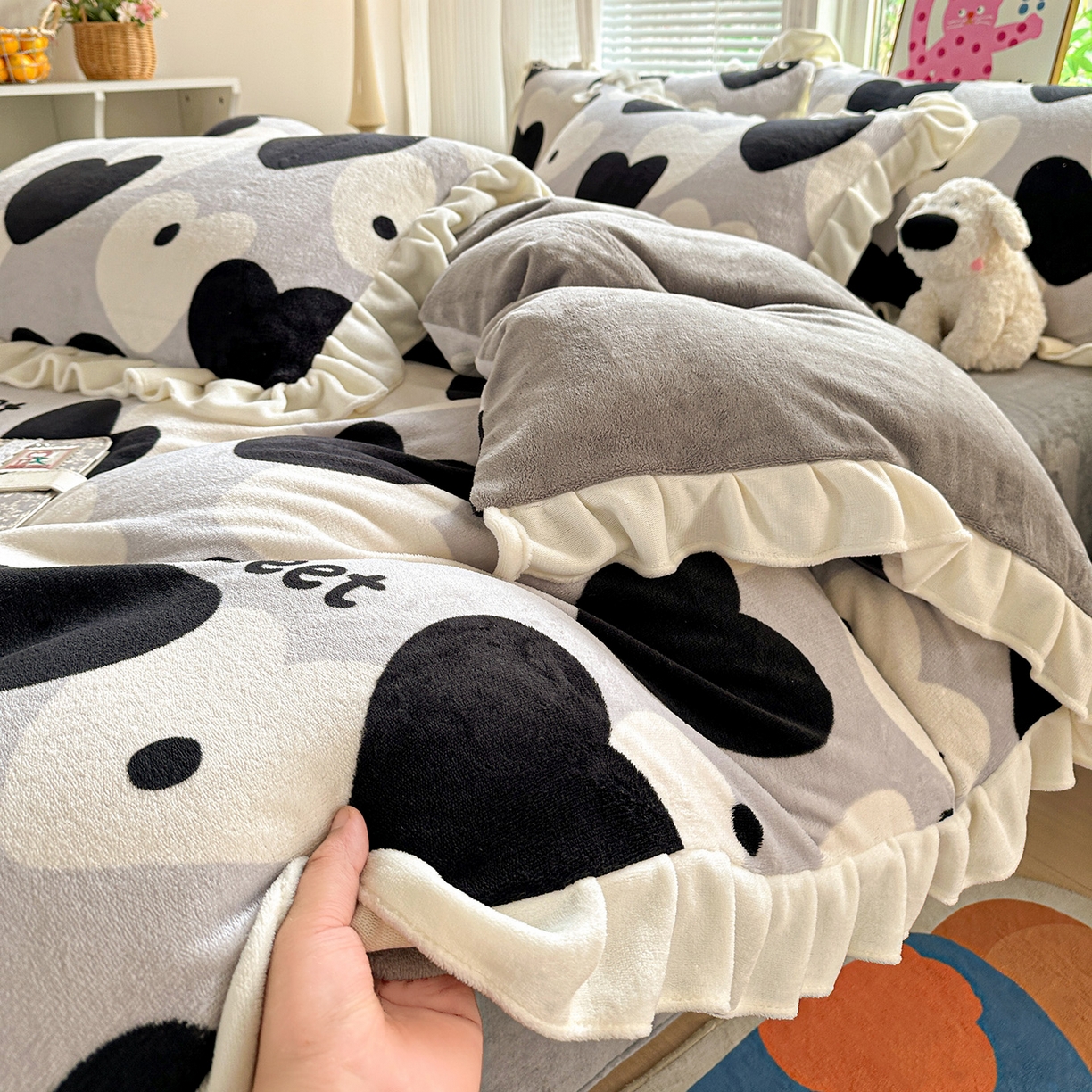 91家纺网 家纺一手货源 找家纺 N先生+V 13814689556 发大图/买家秀 2025新款韩式博主风花边款ins卡通牛奶绒四件套 美梦甜心