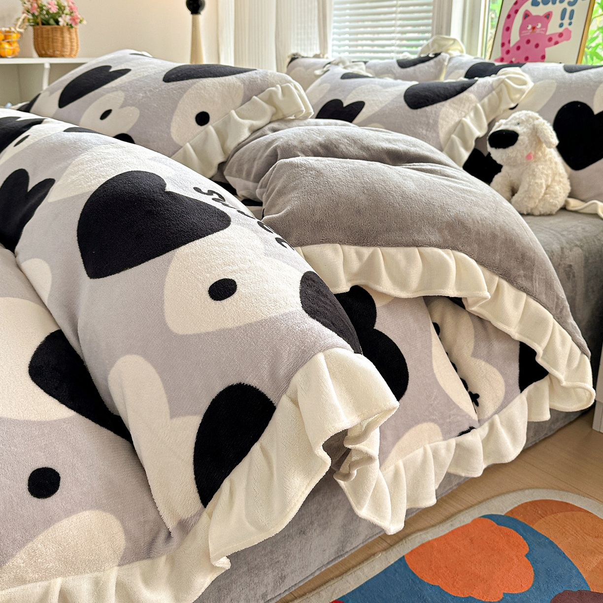 91家纺网 家纺一手货源 找家纺 N先生+V 13814689556 发大图/买家秀 2025新款韩式博主风花边款ins卡通牛奶绒四件套 美梦甜心