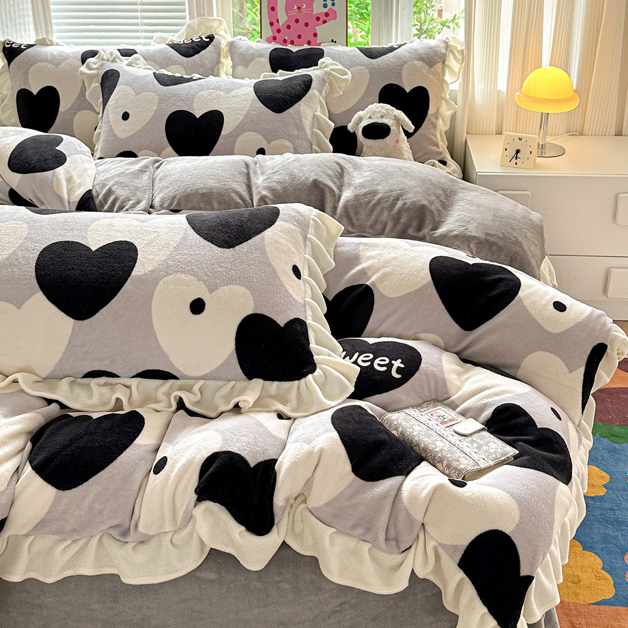 91家纺网 家纺一手货源 找家纺 N先生+V 13814689556 发大图/买家秀 2025新款韩式博主风花边款ins卡通牛奶绒四件套 美梦甜心