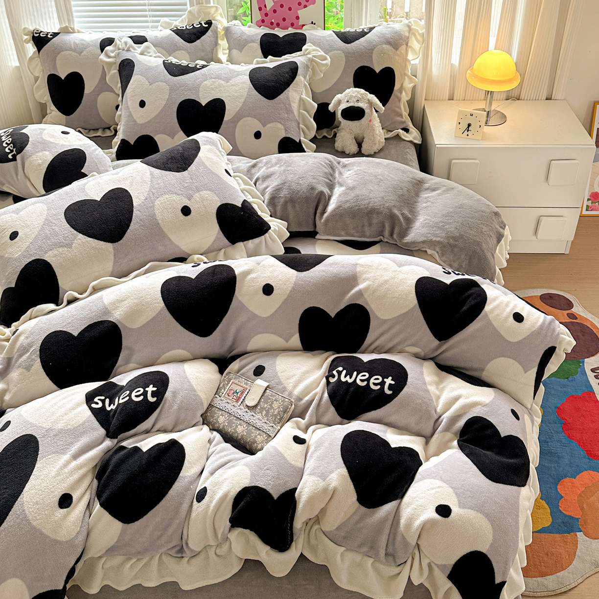 91家纺网 家纺一手货源 找家纺 N先生+V 13814689556 发大图/买家秀 2025新款韩式博主风花边款ins卡通牛奶绒四件套 美梦甜心