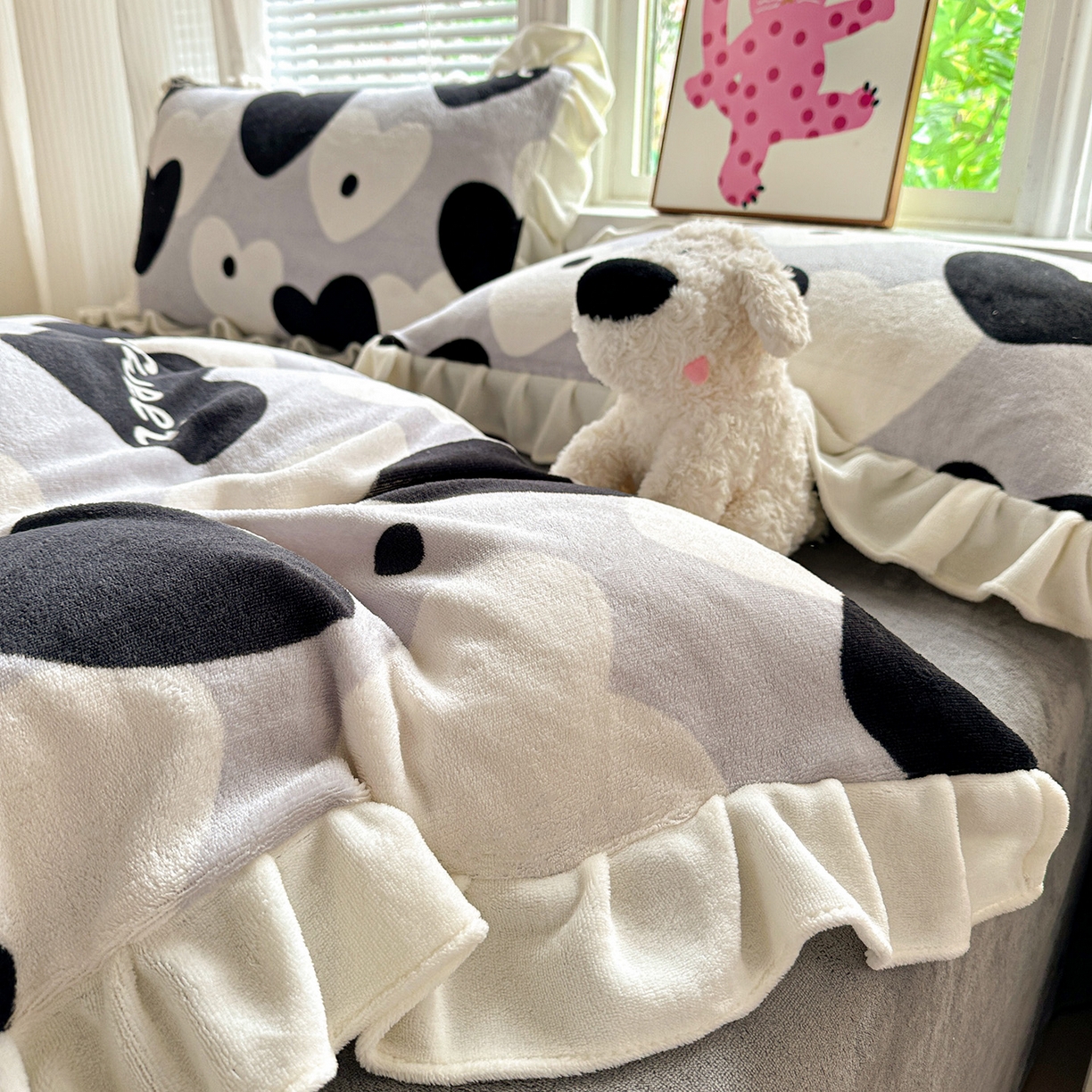 91家纺网 家纺一手货源 找家纺 N先生+V 13814689556 发大图/买家秀 2025新款韩式博主风花边款ins卡通牛奶绒四件套 美梦甜心