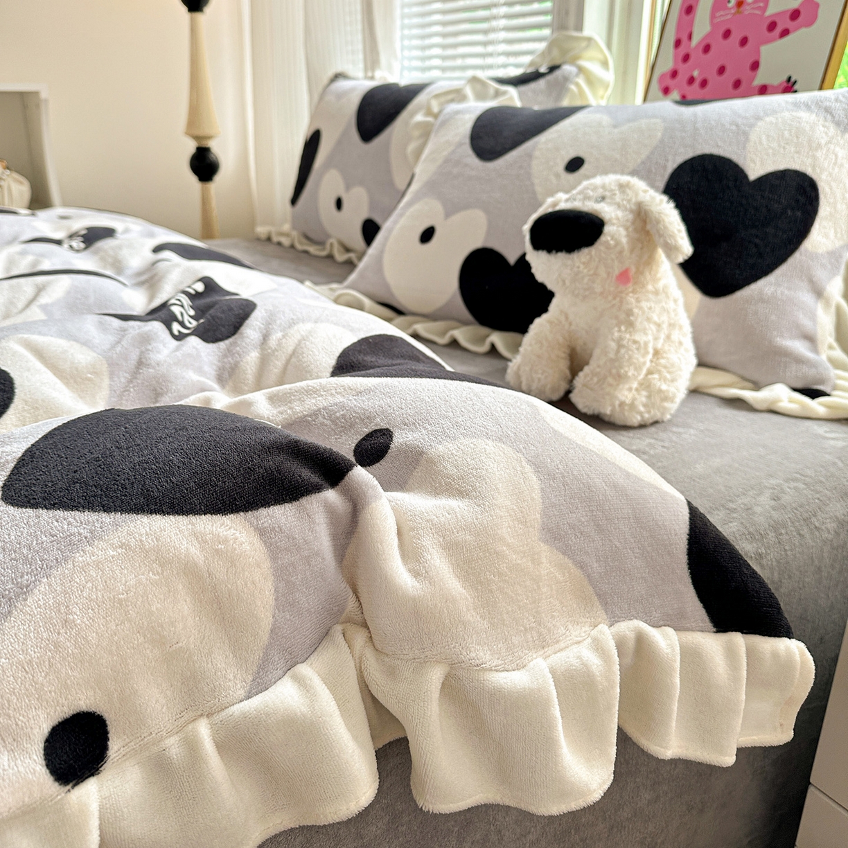 91家纺网 家纺一手货源 找家纺 N先生+V 13814689556 发大图/买家秀 2025新款韩式博主风花边款ins卡通牛奶绒四件套 美梦甜心