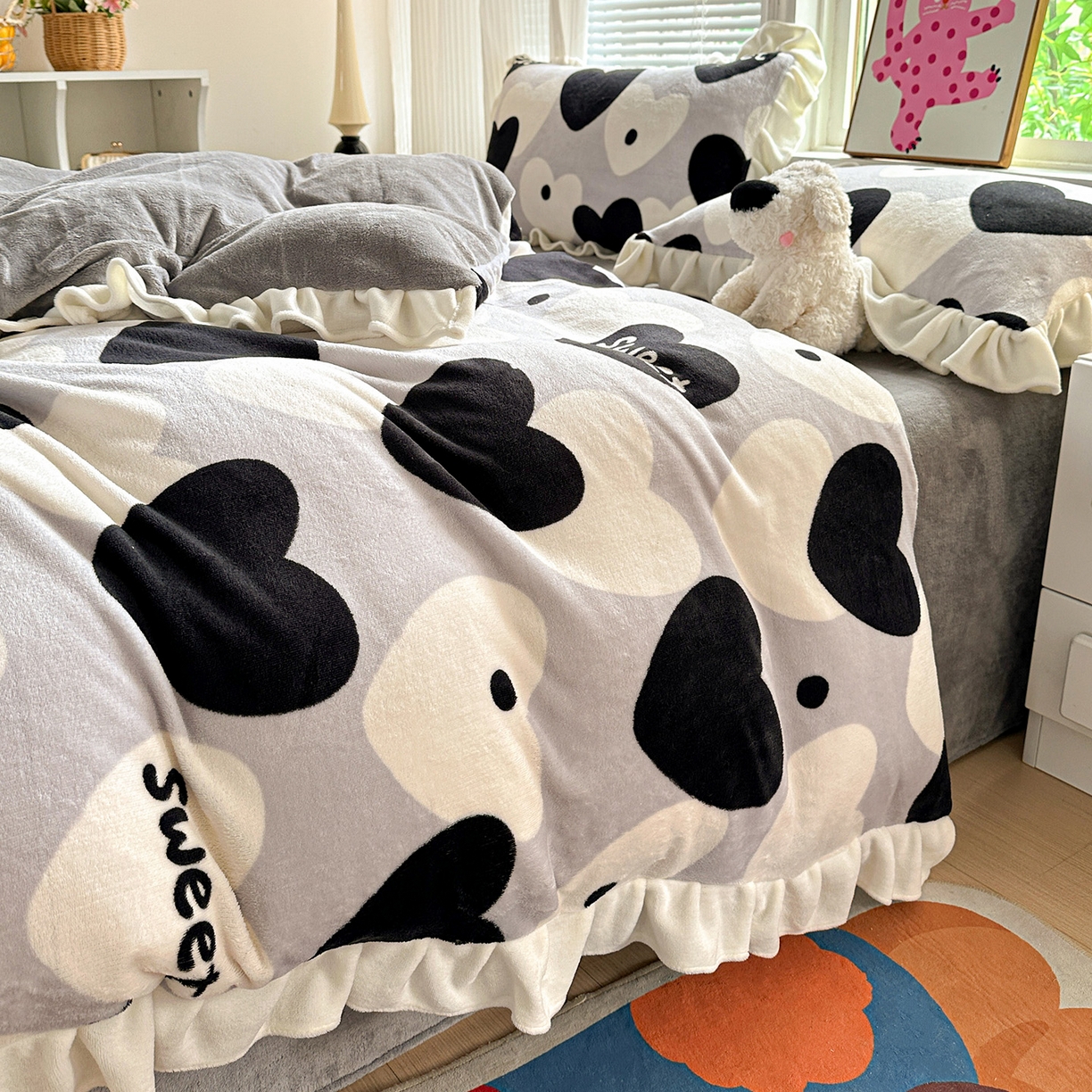 91家纺网 家纺一手货源 找家纺 N先生+V 13814689556 发大图/买家秀 2025新款韩式博主风花边款ins卡通牛奶绒四件套 美梦甜心