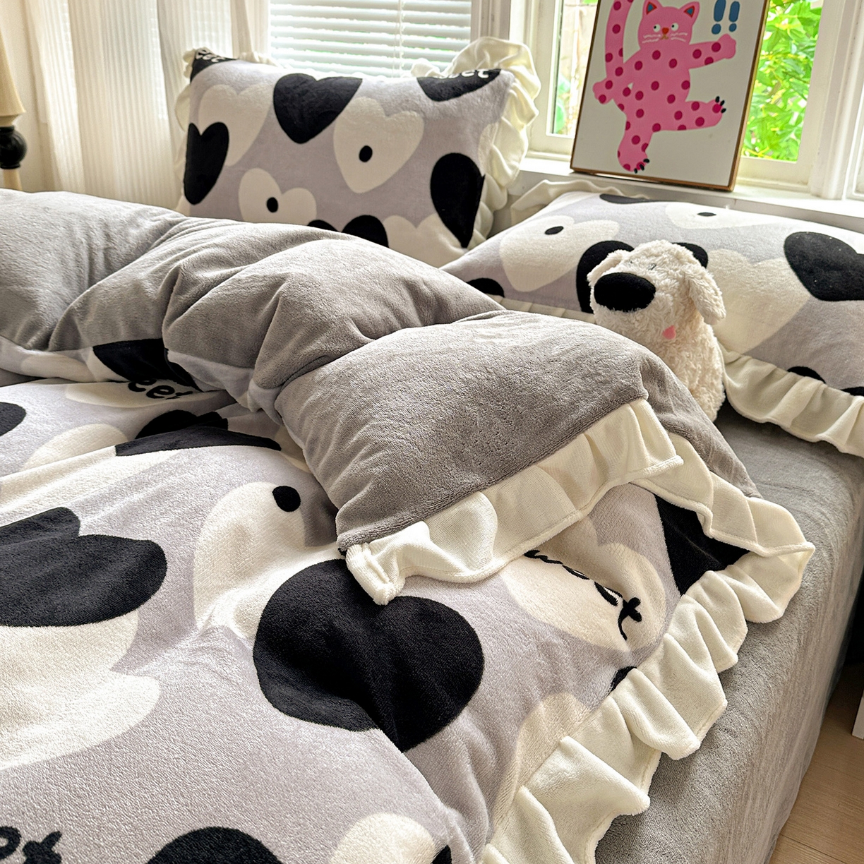 91家纺网 家纺一手货源 找家纺 N先生+V 13814689556 发大图/买家秀 2025新款韩式博主风花边款ins卡通牛奶绒四件套 美梦甜心