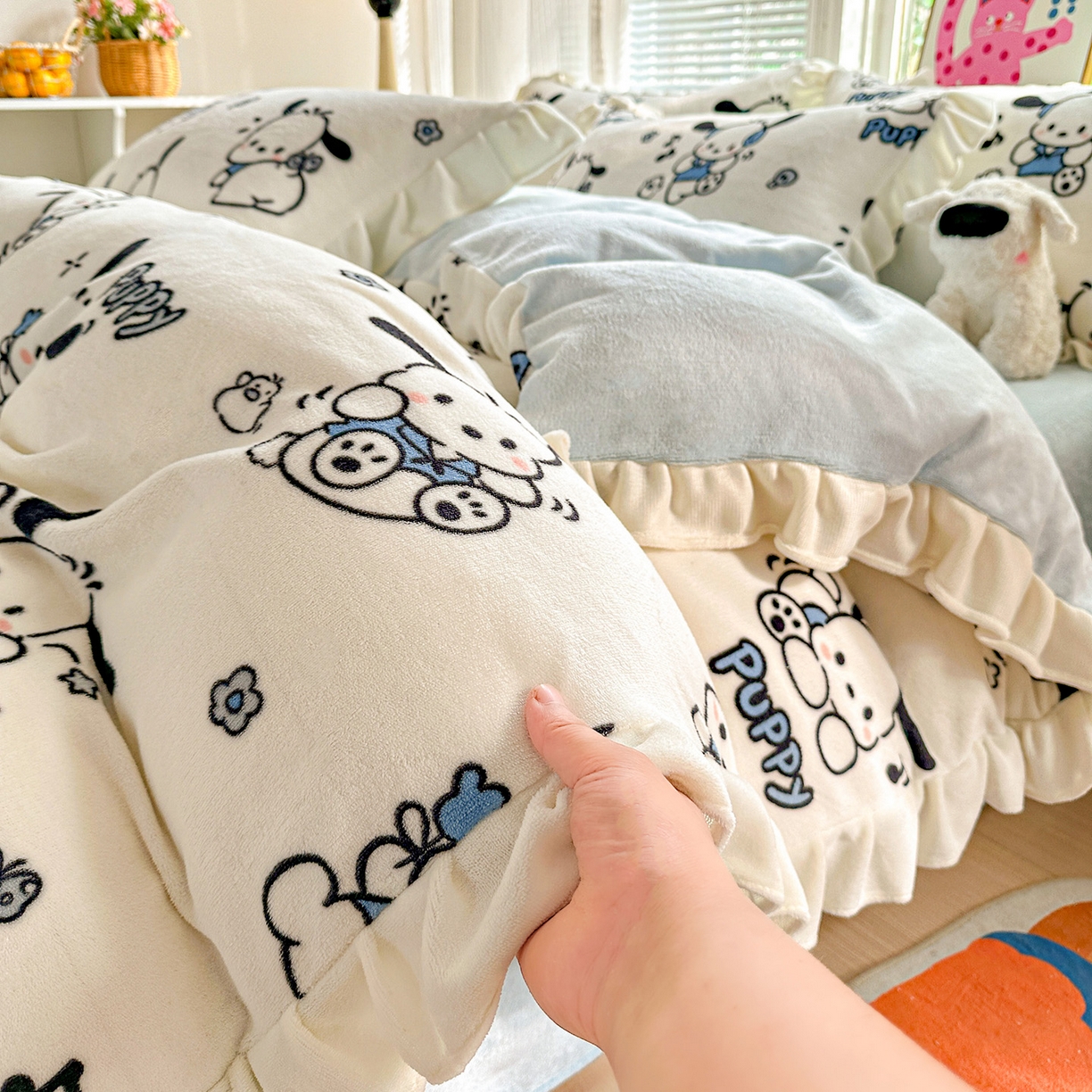 91家纺网 家纺一手货源 找家纺 N先生+V 13814689556 发大图/买家秀 2025新款韩式博主风花边款ins卡通牛奶绒四件套 顽皮帕恰