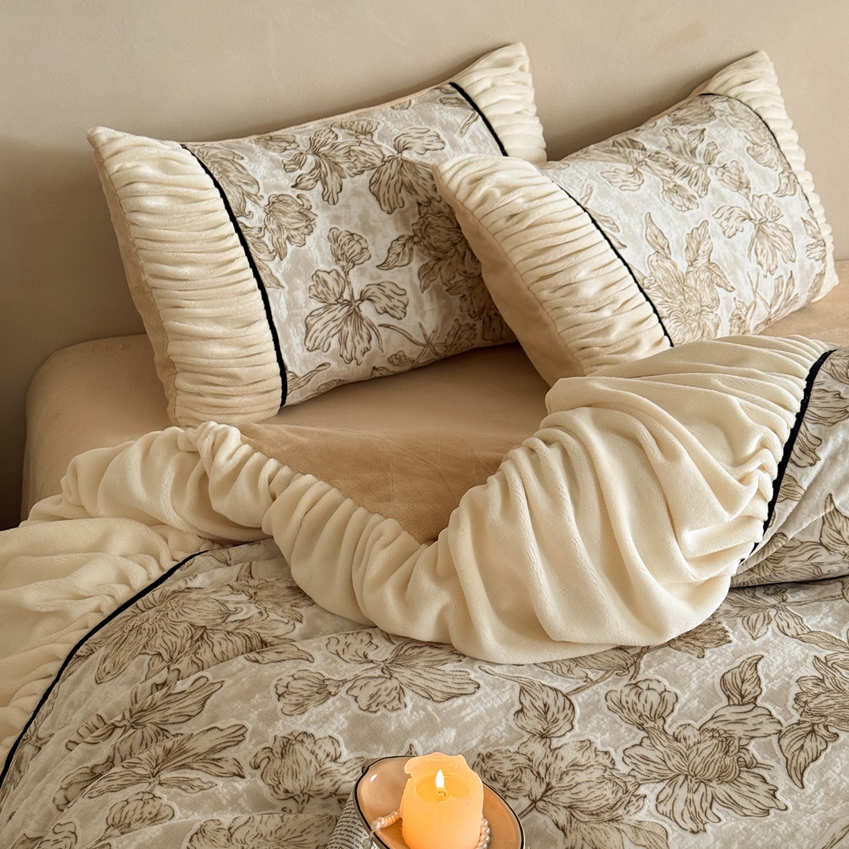 91家纺网 家纺一手货源 找家纺 （总）圆岛家纺 2025新款复古法式雕花高克重牛奶绒四件套