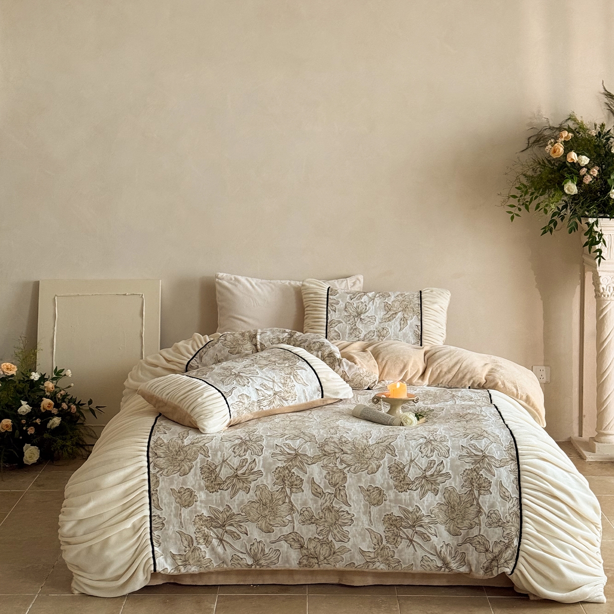 91家纺网 家纺一手货源 找家纺 圆岛家纺 2025新款复古法式雕花高克重牛奶绒四件套 花枝咖