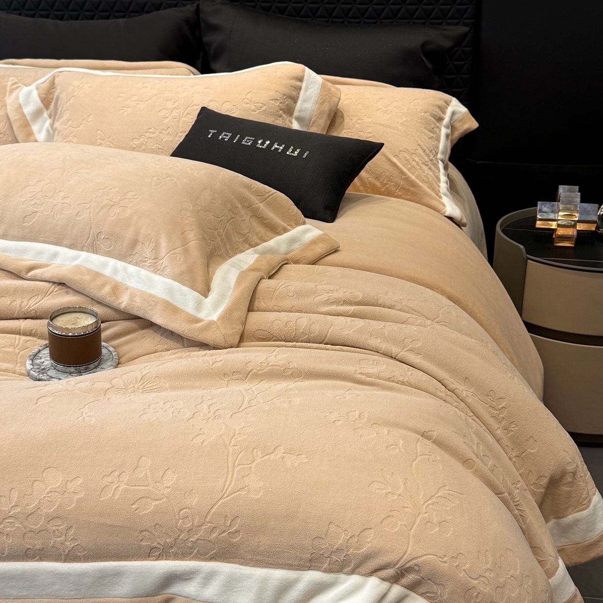 91家纺网 家纺一手货源 找家纺 （总）太古汇家居 2025新款高克重牛奶绒四件套-繁花系列