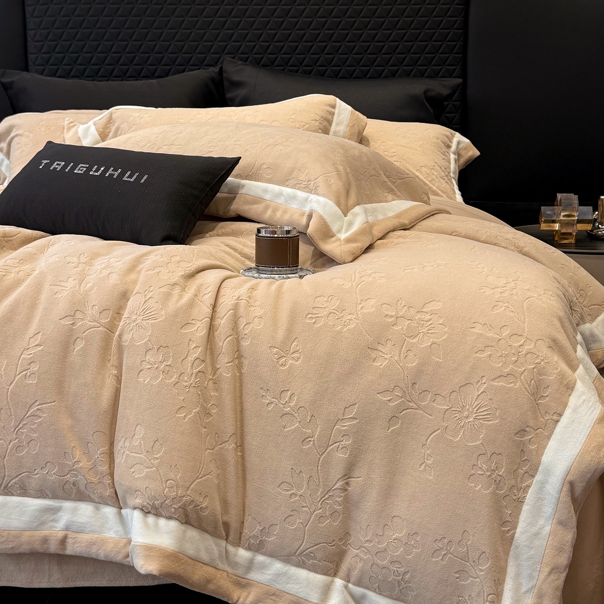 91家纺网 家纺一手货源 找家纺 （总）太古汇家居 2025新款高克重牛奶绒四件套-繁花系列