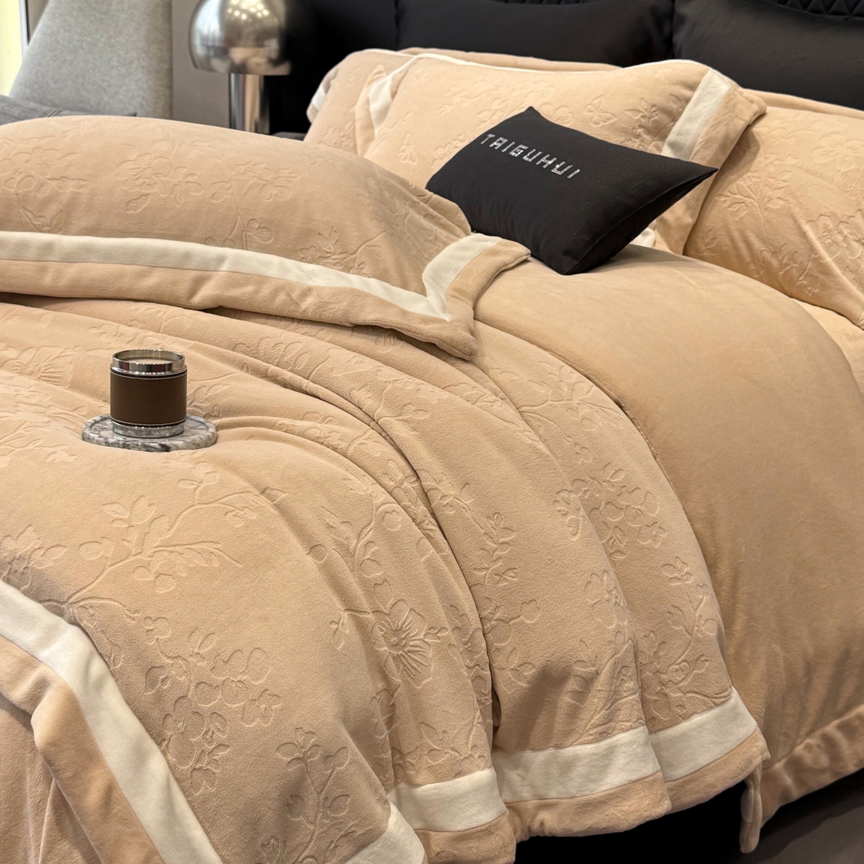 91家纺网 家纺一手货源 找家纺 （总）太古汇家居 2025新款高克重牛奶绒四件套-繁花系列