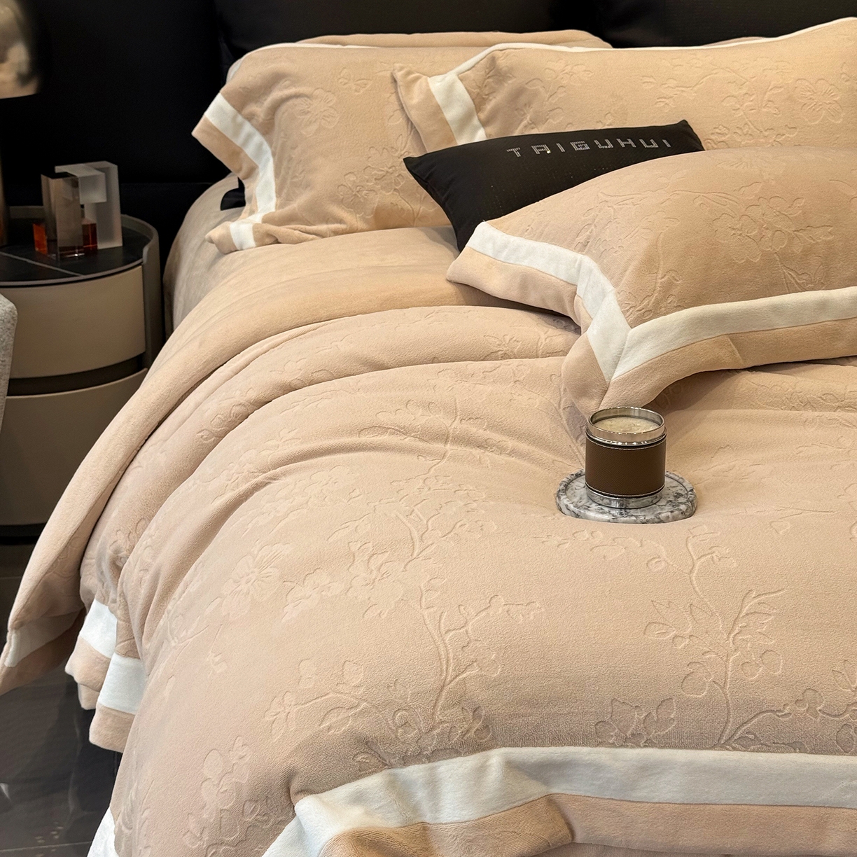 91家纺网 家纺一手货源 找家纺 （总）太古汇家居 2025新款高克重牛奶绒四件套-繁花系列