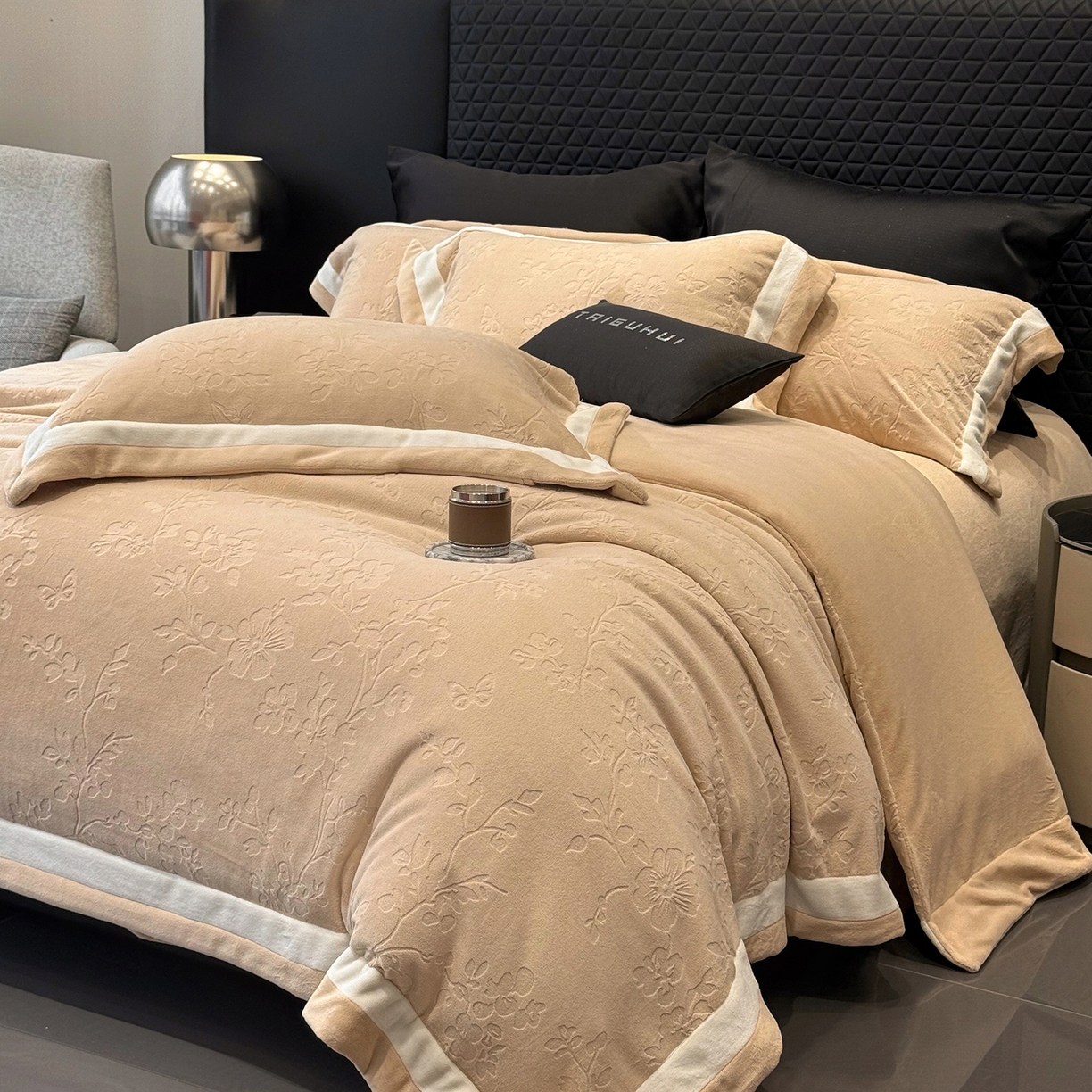 91家纺网 家纺一手货源 找家纺 （总）太古汇家居 2025新款高克重牛奶绒四件套-繁花系列