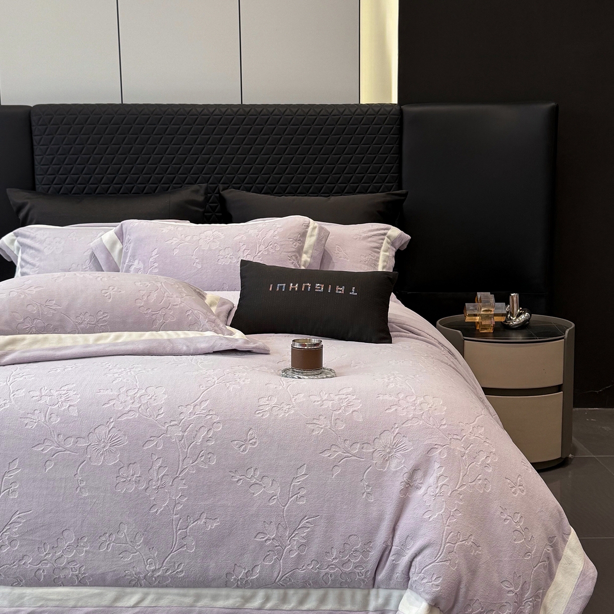 91家纺网 家纺一手货源 找家纺 太古汇家居 2025新款高克重牛奶绒四件套-繁花系列 繁花-经典紫