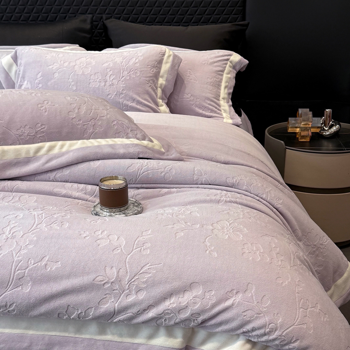 91家纺网 家纺一手货源 找家纺 太古汇家居 2025新款高克重牛奶绒四件套-繁花系列 繁花-经典紫