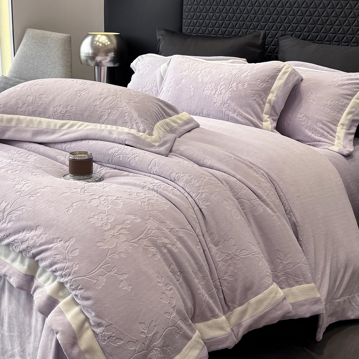 91家纺网 家纺一手货源 找家纺 太古汇家居 2025新款高克重牛奶绒四件套-繁花系列 繁花-经典紫