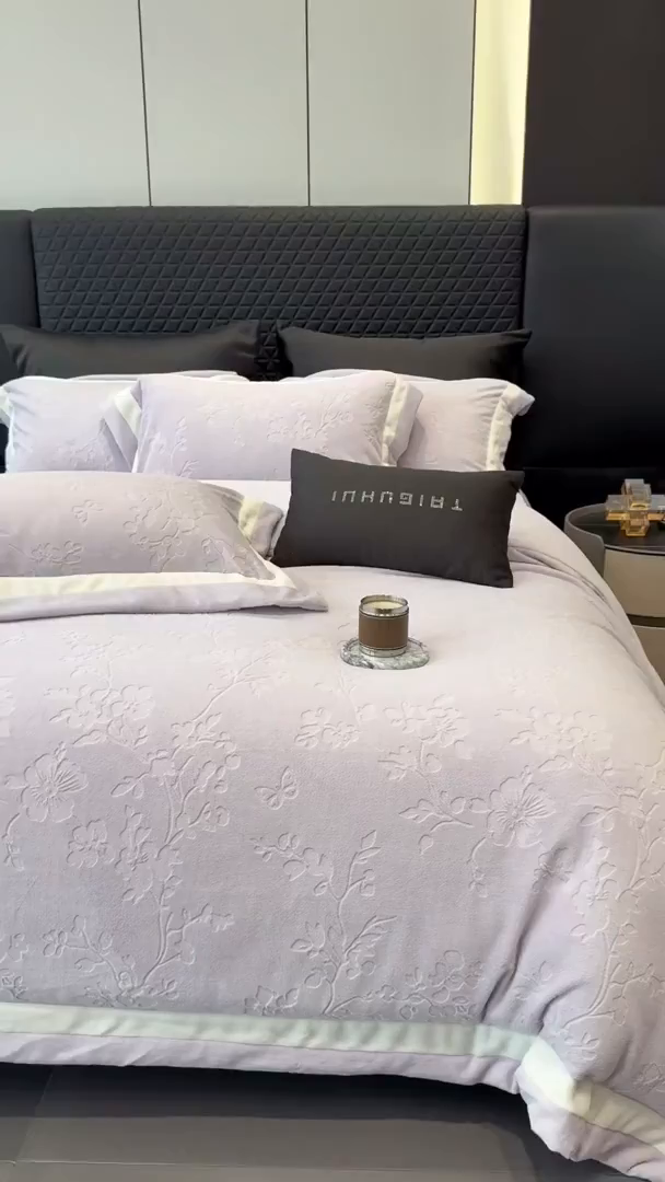 91家纺网 家纺一手货源 找家纺 太古汇家居 2025新款高克重牛奶绒四件套-繁花系列 繁花-经典紫