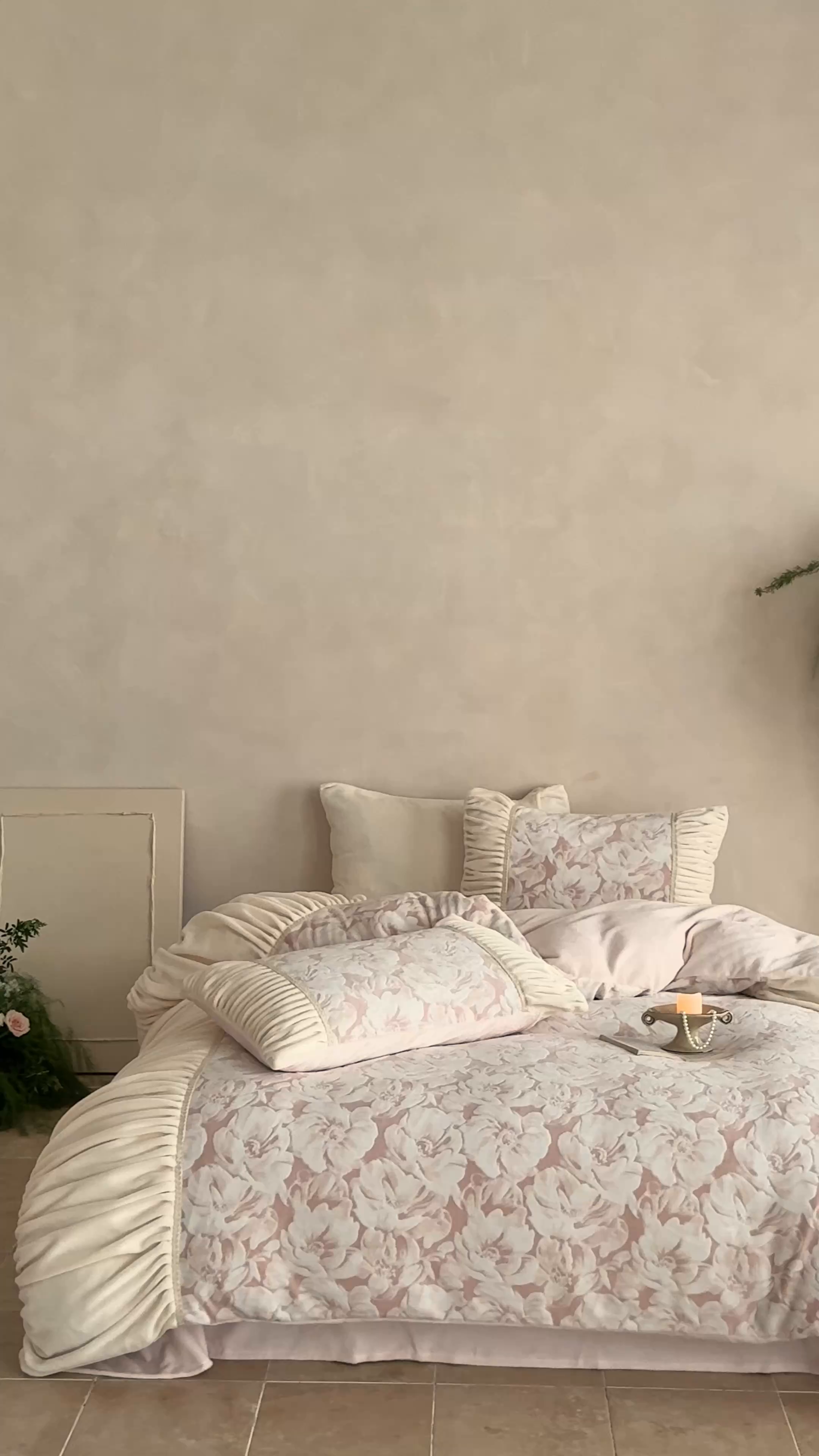 91家纺网 家纺一手货源 找家纺 圆岛家纺 2025新款复古法式雕花高克重牛奶绒四件套 山茶粉