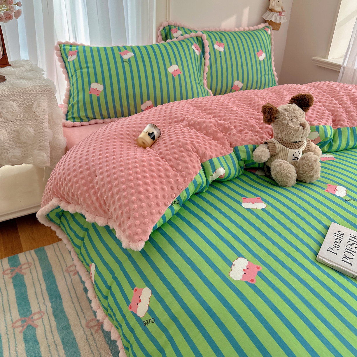 91家纺网 家纺一手货源 找家纺 Sweet dreams甜梦 2025新款双层纱豆豆绒棉加绒四件套 条纹小熊仔