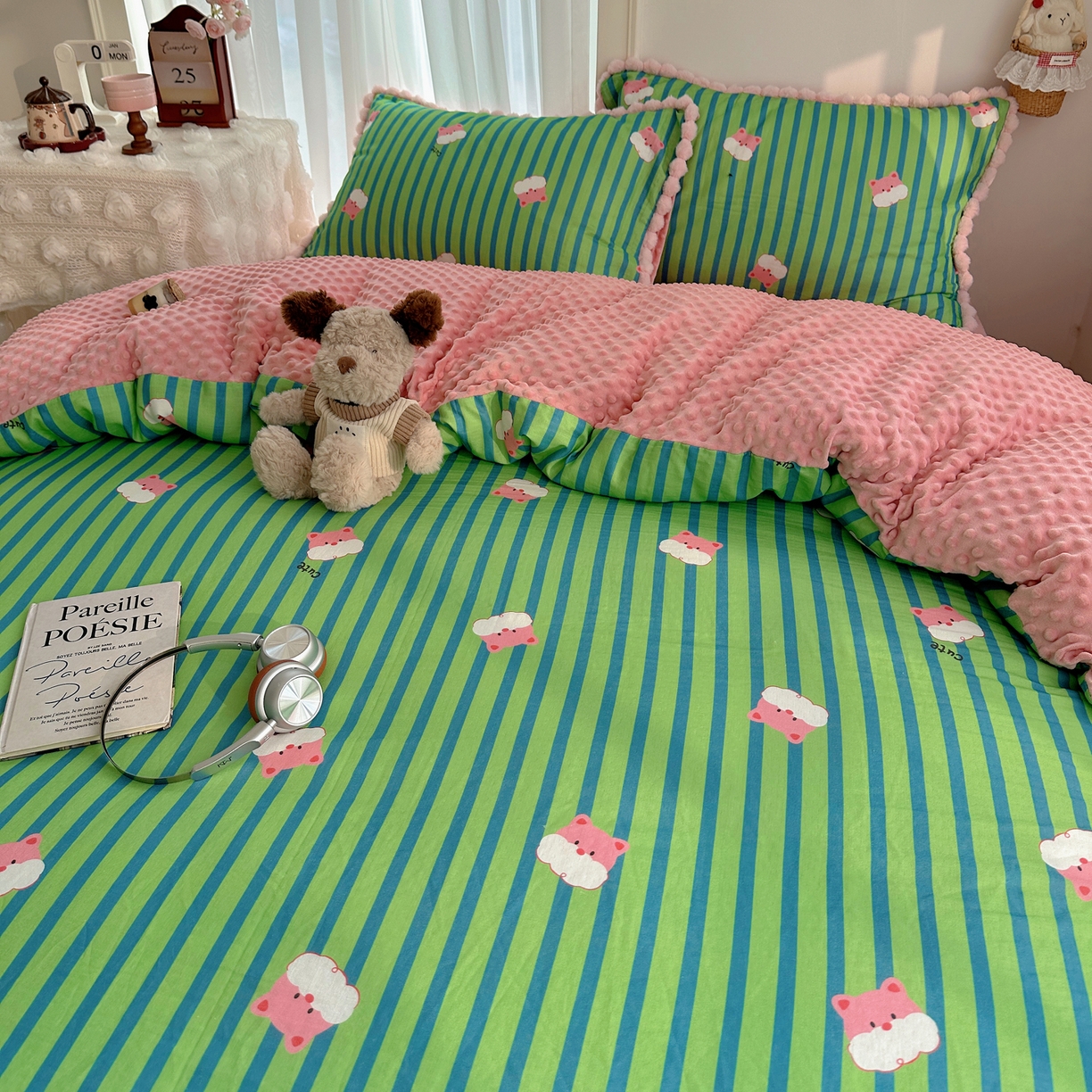 91家纺网 家纺一手货源 找家纺 Sweet dreams甜梦 2025新款双层纱豆豆绒棉加绒四件套 条纹小熊仔