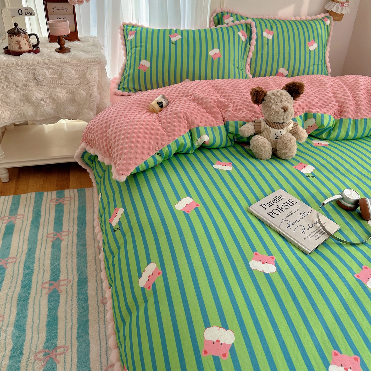 91家纺网 家纺一手货源 找家纺 Sweet dreams甜梦 2025新款双层纱豆豆绒棉加绒四件套 条纹小熊仔