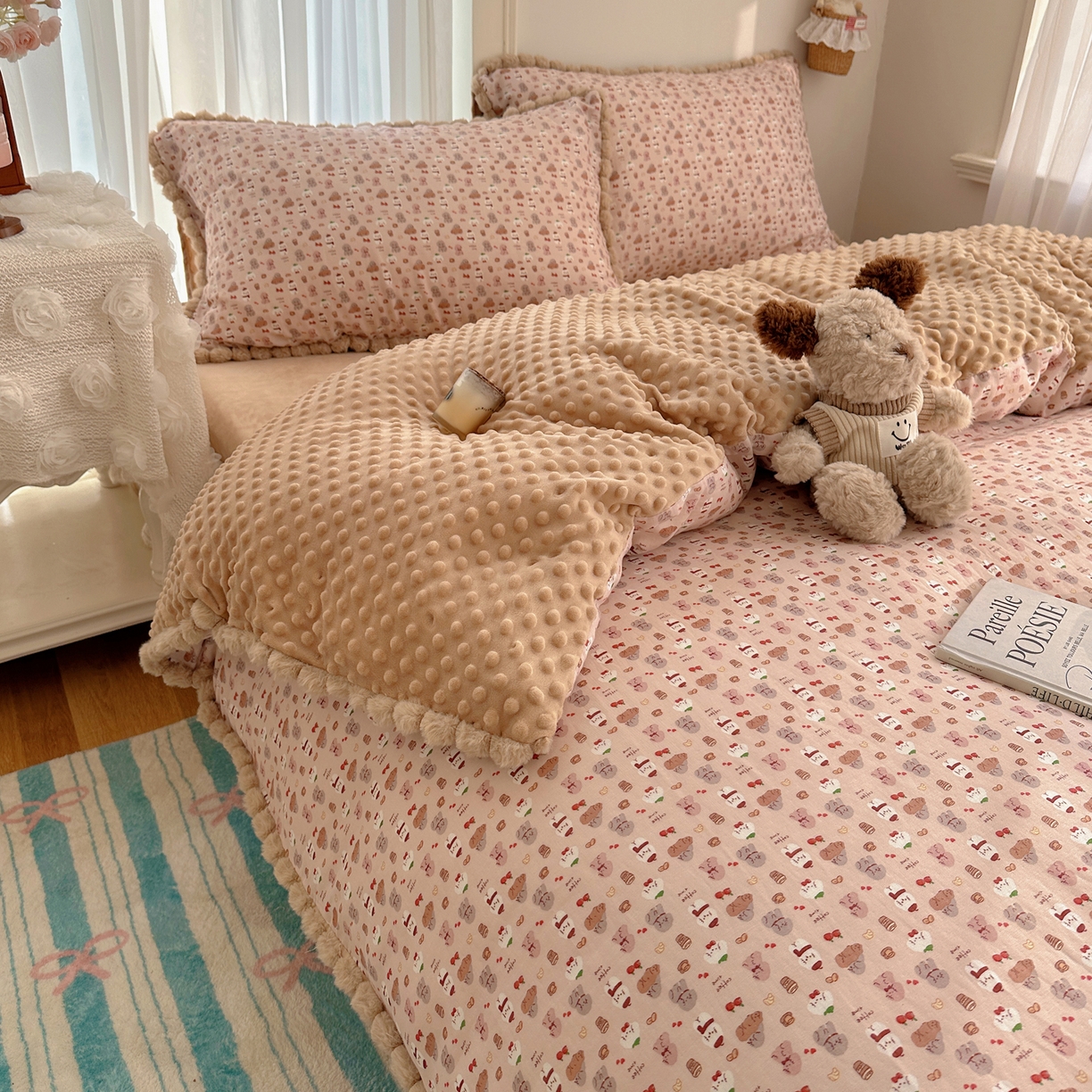 91家纺网 家纺一手货源 找家纺 Sweet dreams甜梦 2025新款双层纱豆豆绒棉加绒四件套 朱古力小奶狗