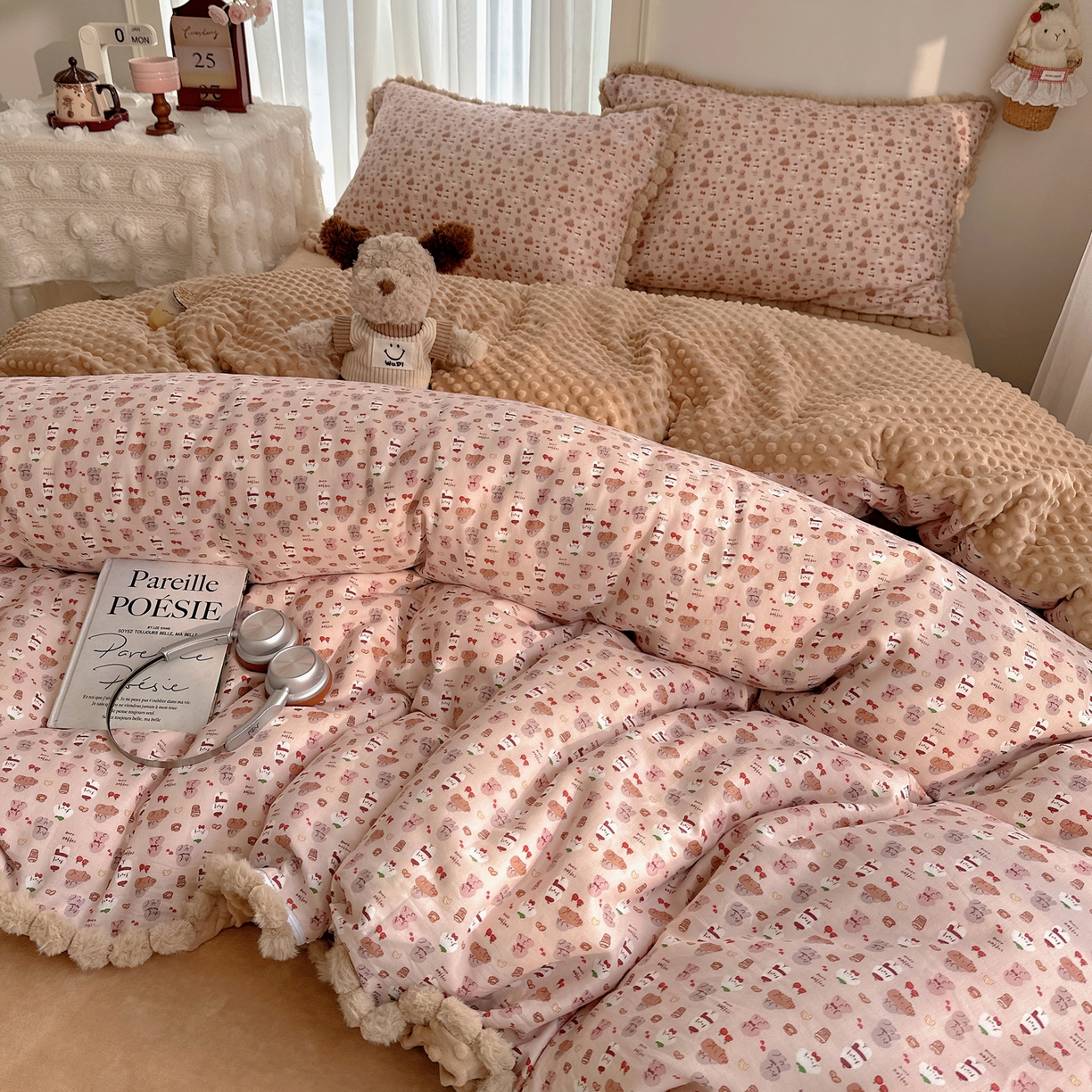 91家纺网 家纺一手货源 找家纺 Sweet dreams甜梦 2025新款双层纱豆豆绒棉加绒四件套 朱古力小奶狗