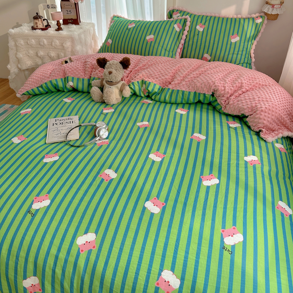 91家纺网 家纺一手货源 找家纺 Sweet dreams甜梦 2025新款双层纱豆豆绒棉加绒四件套 条纹小熊仔