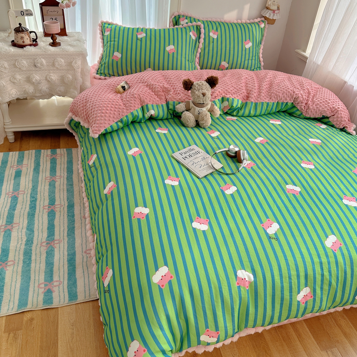 91家纺网 家纺一手货源 找家纺 Sweet dreams甜梦 2025新款双层纱豆豆绒棉加绒四件套 条纹小熊仔