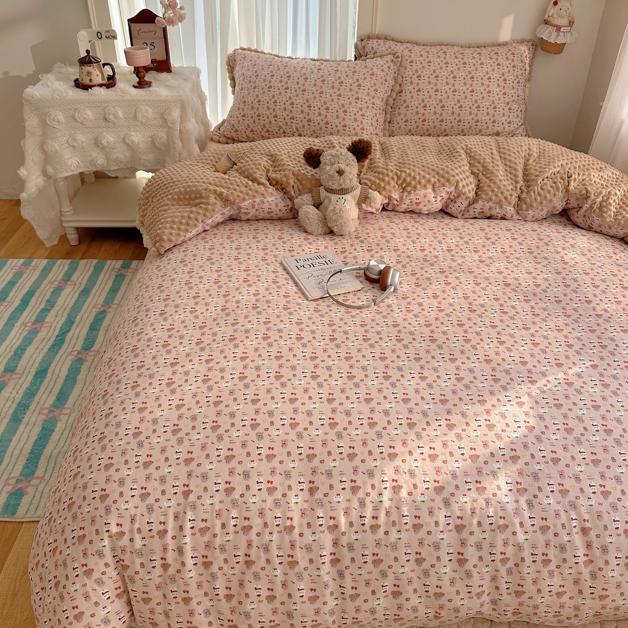 91家纺网 家纺一手货源 找家纺 Sweet dreams甜梦 2025新款双层纱豆豆绒棉加绒四件套 朱古力小奶狗