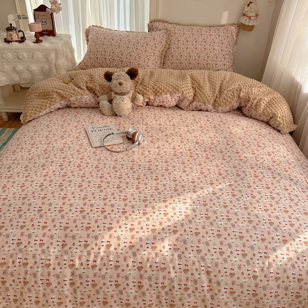 91家纺网 家纺一手货源 找家纺 Sweet dreams甜梦 2025新款双层纱豆豆绒棉加绒四件套 朱古力小奶狗