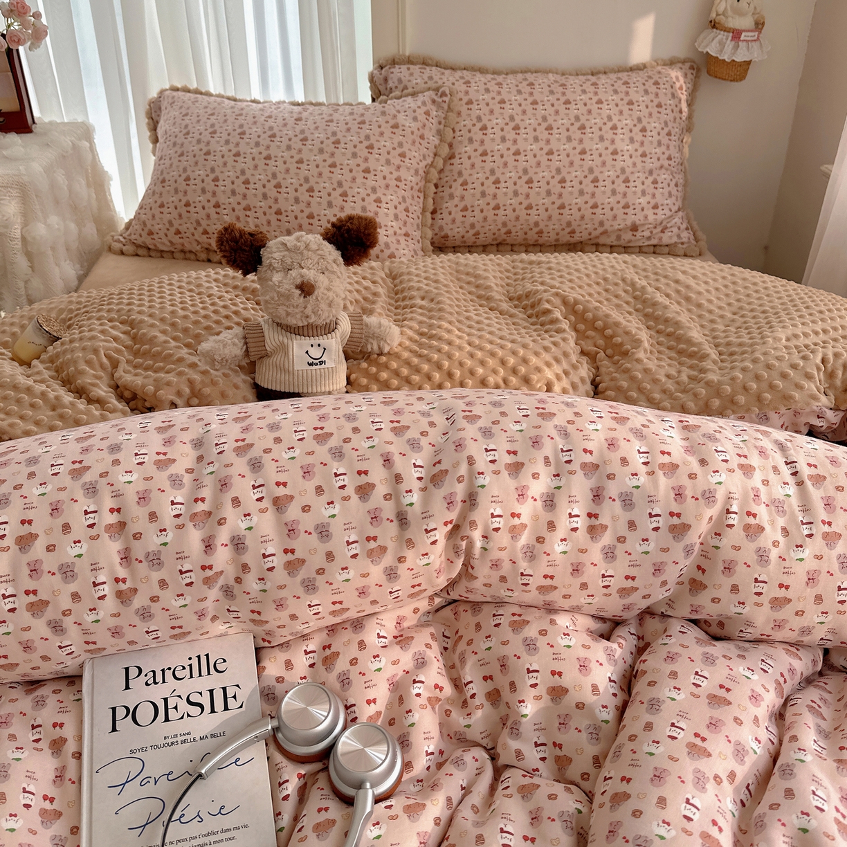 91家纺网 家纺一手货源 找家纺 Sweet dreams甜梦 2025新款双层纱豆豆绒棉加绒四件套 朱古力小奶狗