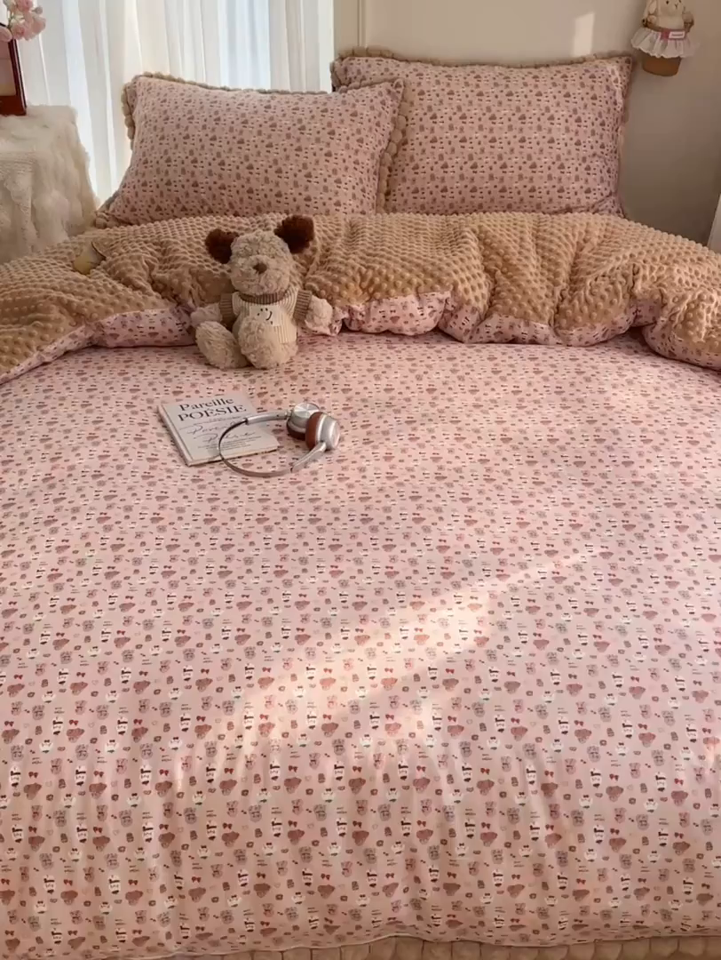 91家纺网 家纺一手货源 找家纺 Sweet dreams甜梦 2025新款双层纱豆豆绒棉加绒四件套 朱古力小奶狗