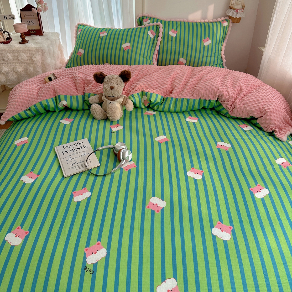 91家纺网 家纺一手货源 找家纺 Sweet dreams甜梦 2025新款双层纱豆豆绒棉加绒四件套 条纹小熊仔