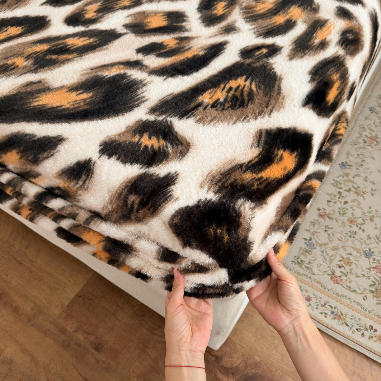 91家纺网 家纺一手货源 找家纺 娜娜 2025新款兔毛绒保暖床笠 夜豹