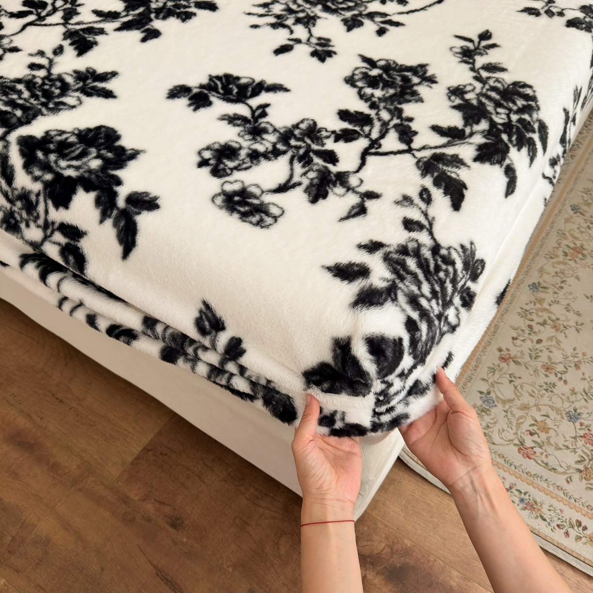 91家纺网 家纺一手货源 找家纺 娜娜 2025新款兔毛绒保暖床笠 妩媚