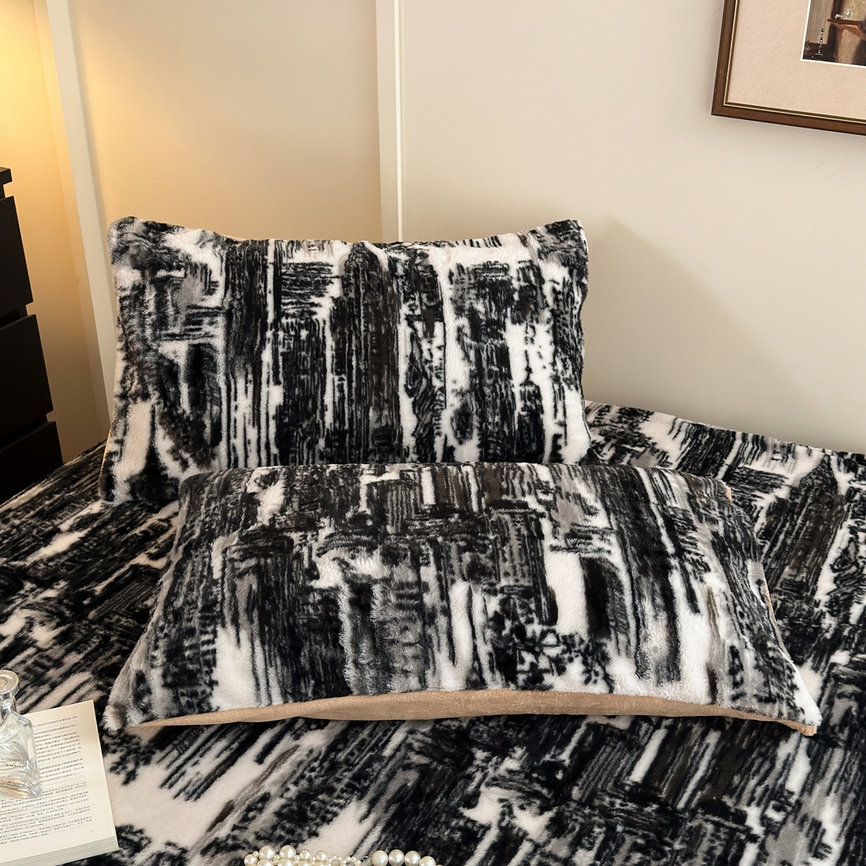 91家纺网 家纺一手货源 找家纺 娜娜 2025新款兔毛绒保暖床笠 水墨画