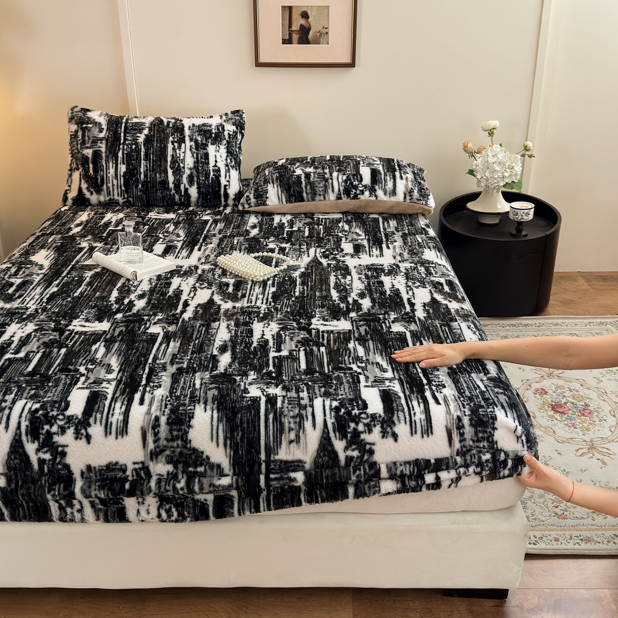 91家纺网 家纺一手货源 找家纺 娜娜 2025新款兔毛绒保暖床笠 水墨画