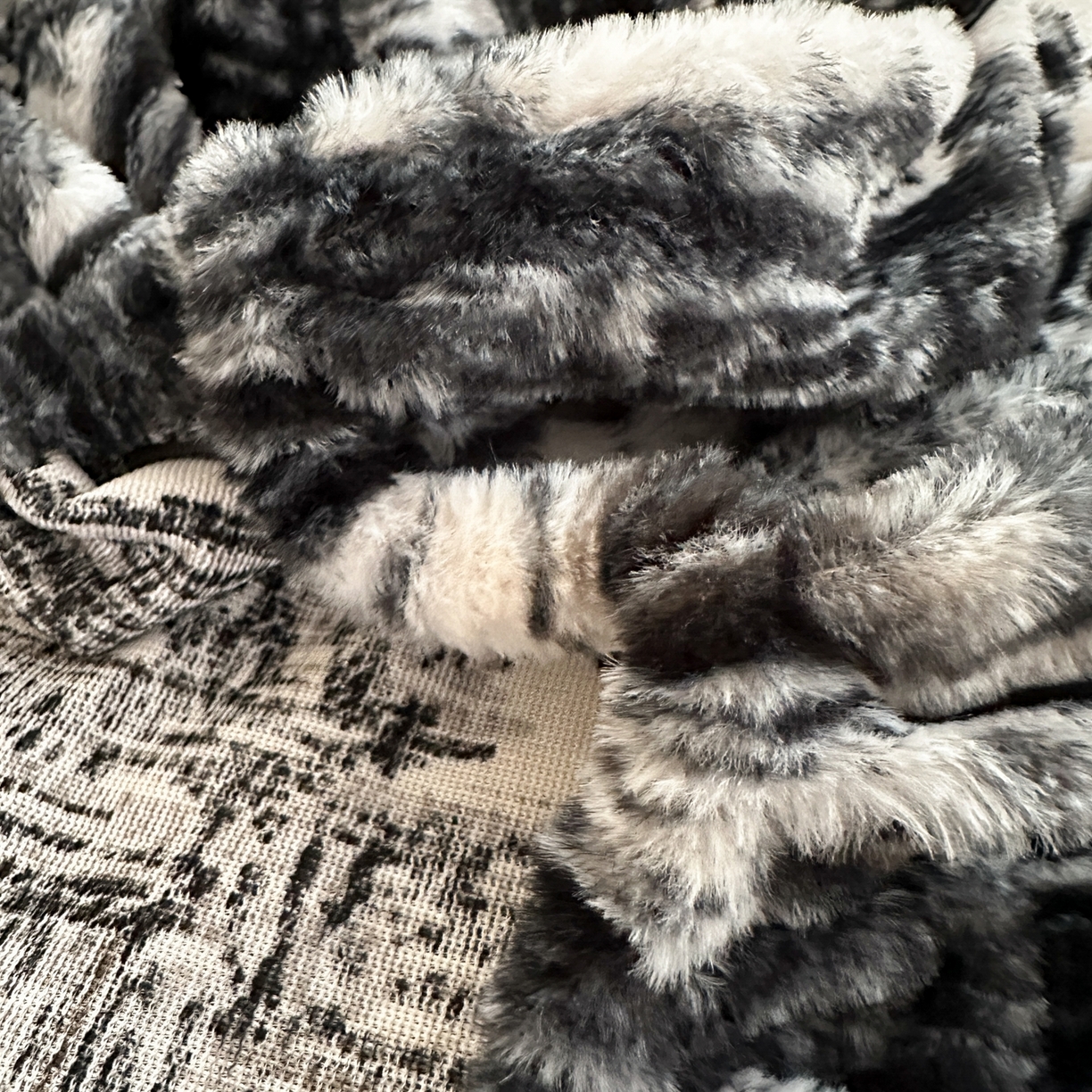 91家纺网 家纺一手货源 找家纺 娜娜 2025新款兔毛绒保暖床笠 水墨画