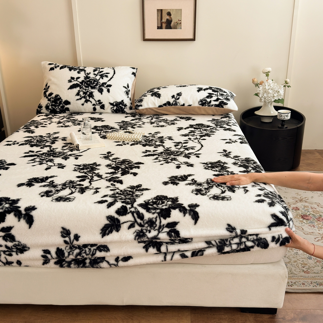 91家纺网 家纺一手货源 找家纺 娜娜 2025新款兔毛绒保暖床笠 妩媚