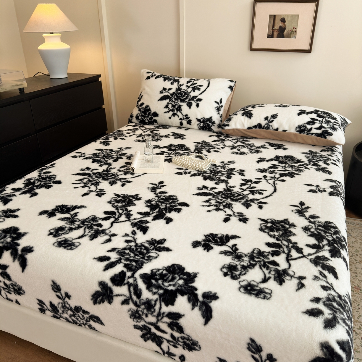 91家纺网 家纺一手货源 找家纺 娜娜 2025新款兔毛绒保暖床笠 妩媚