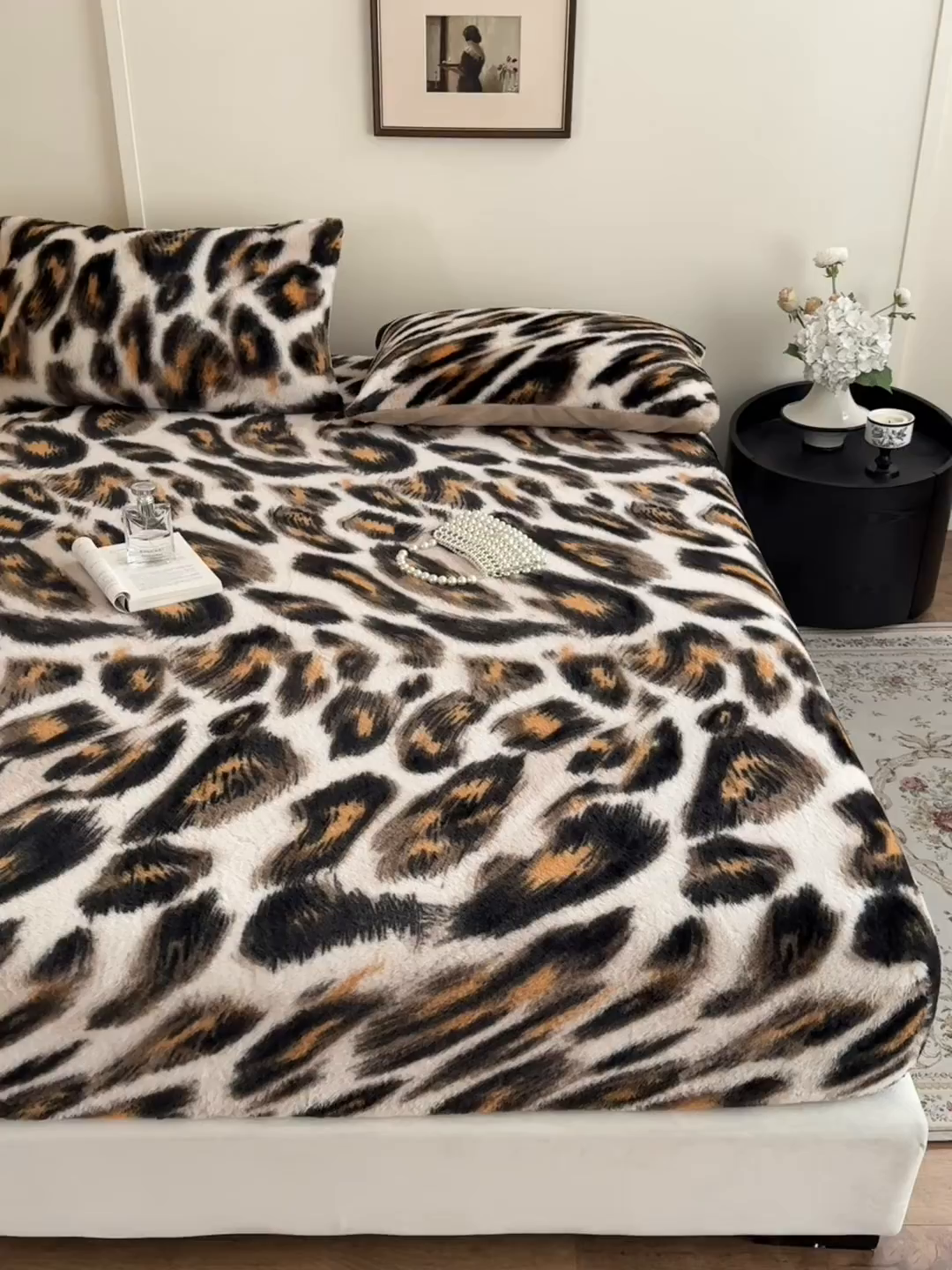 91家纺网 家纺一手货源 找家纺 娜娜 2025新款兔毛绒保暖床笠 夜豹