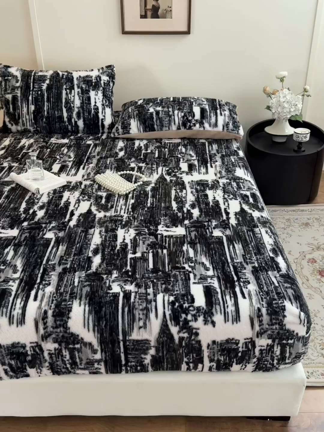 91家纺网 家纺一手货源 找家纺 娜娜 2025新款兔毛绒保暖床笠 水墨画