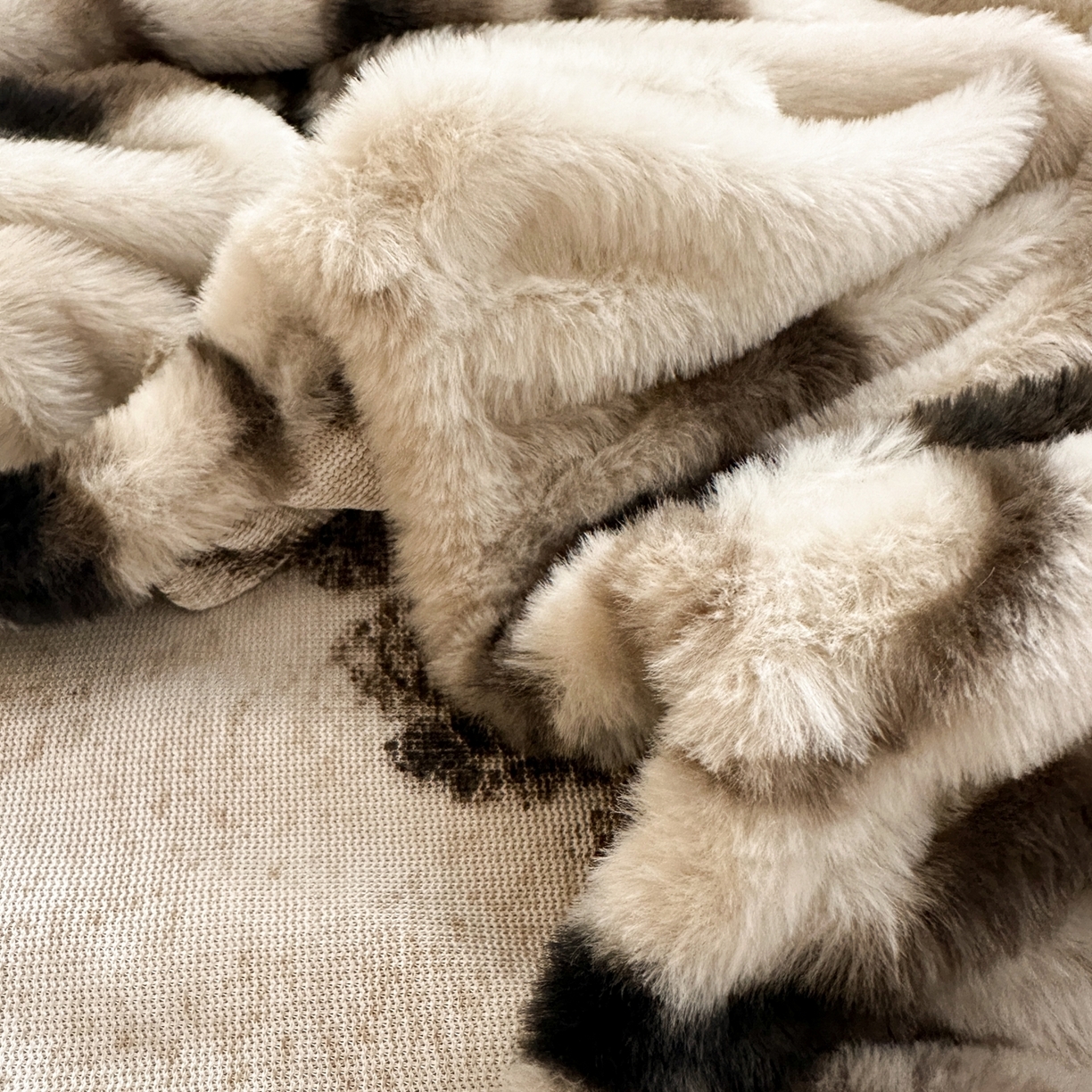 91家纺网 家纺一手货源 找家纺 娜娜 2025新款兔毛绒保暖床笠 幻影