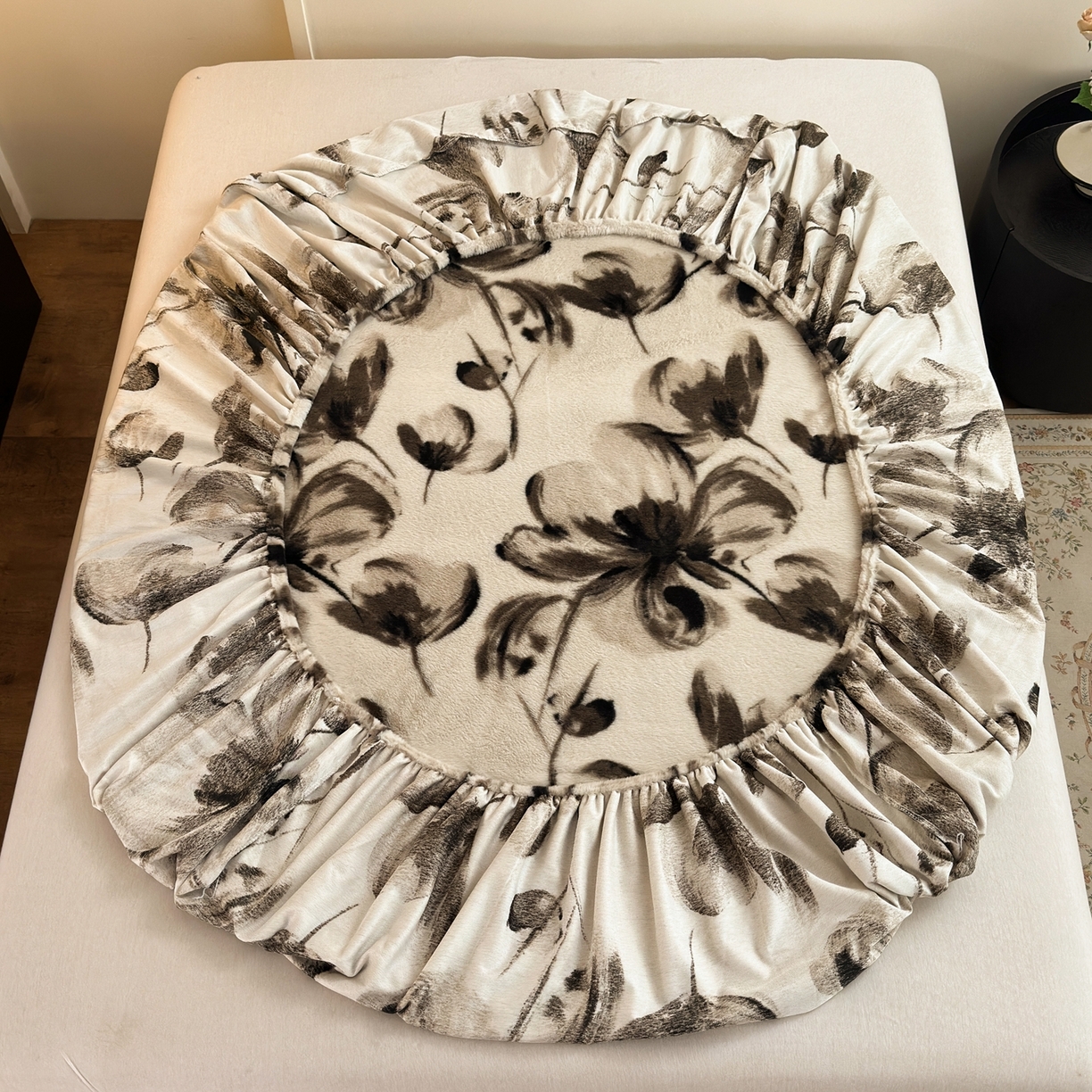 91家纺网 家纺一手货源 找家纺 娜娜 2025新款兔毛绒保暖床笠 幻影