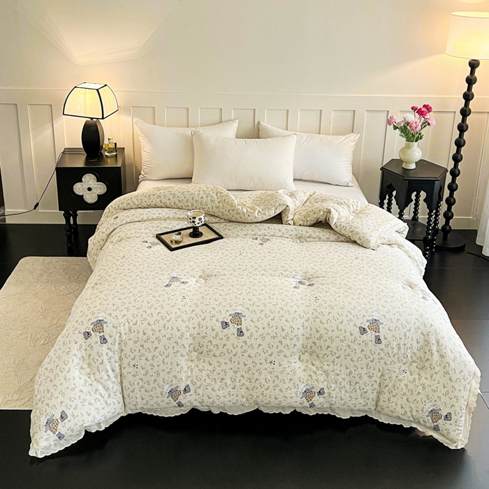 91家纺网 家纺一手货源 找家纺 曲之慕 2025新款云朵棉软糯柔软舒适秋冬被被子被芯 馋嘴小猫