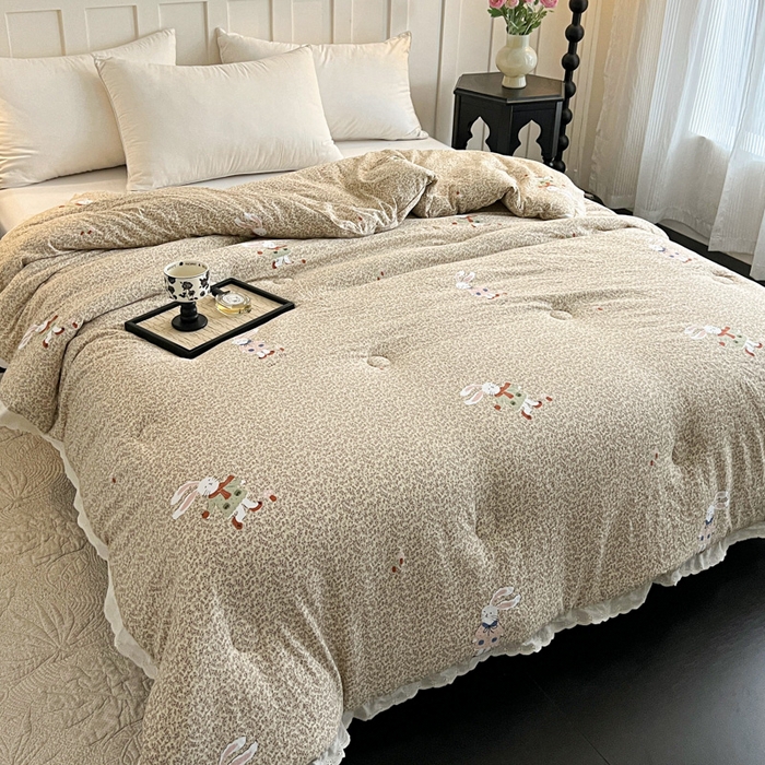 91家纺网 家纺一手货源 找家纺 曲之慕 2025新款云朵棉软糯柔软舒适秋冬被被子被芯 兔兔糖