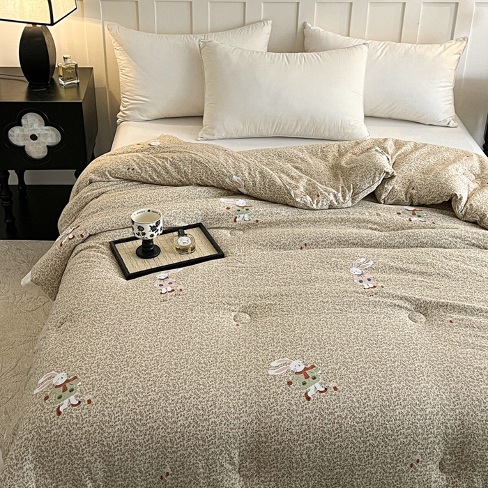 91家纺网 家纺一手货源 找家纺 曲之慕 2025新款云朵棉软糯柔软舒适秋冬被被子被芯 兔兔糖