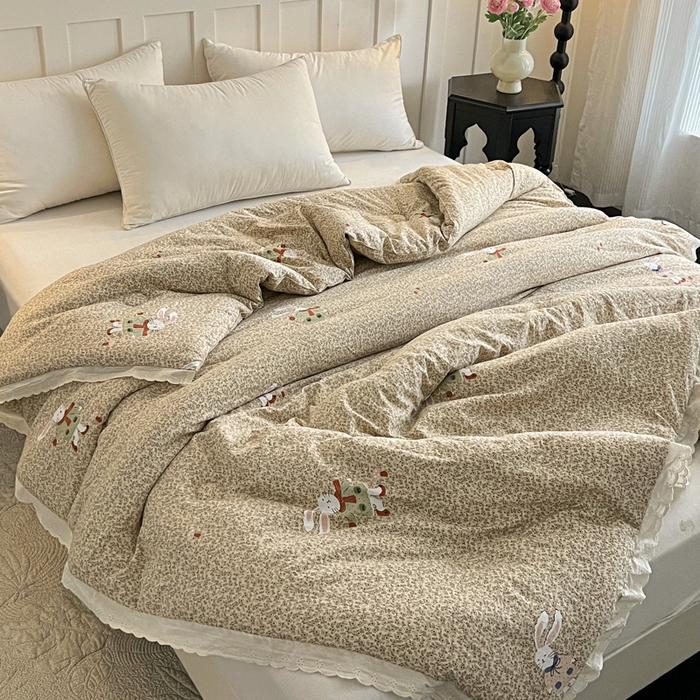91家纺网 家纺一手货源 找家纺 曲之慕 2025新款云朵棉软糯柔软舒适秋冬被被子被芯 兔兔糖