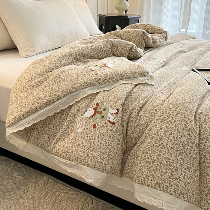 91家纺网 家纺一手货源 找家纺 曲之慕 2025新款云朵棉软糯柔软舒适秋冬被被子被芯 兔兔糖